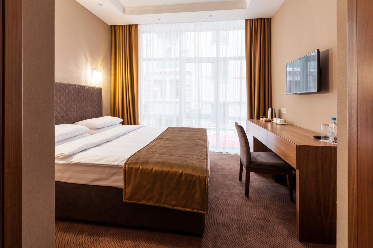 Otel Crystal