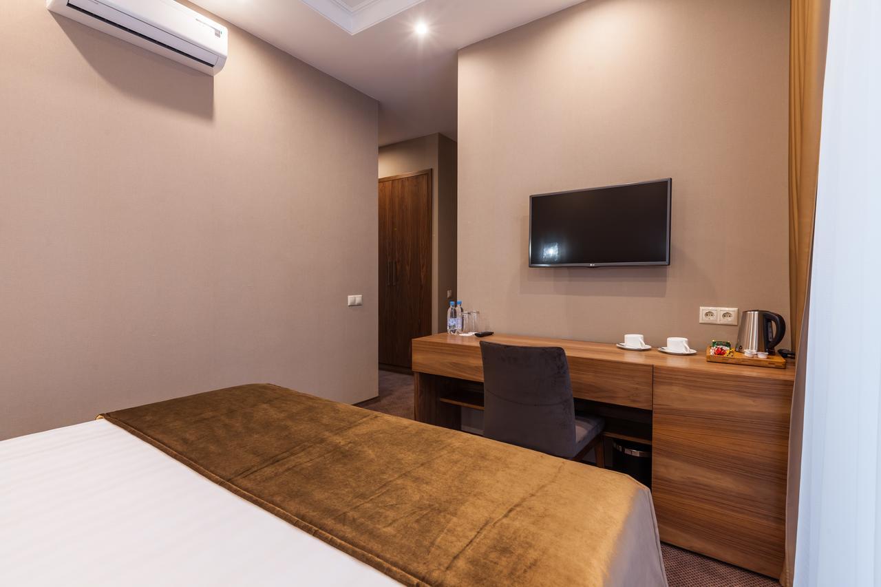 Crystal Otel 3*