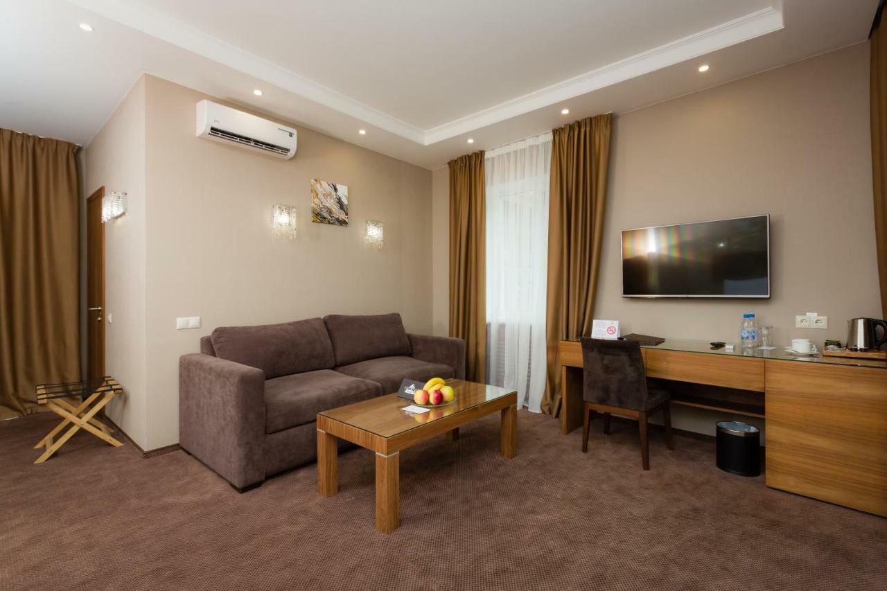 Otel Crystal 3*